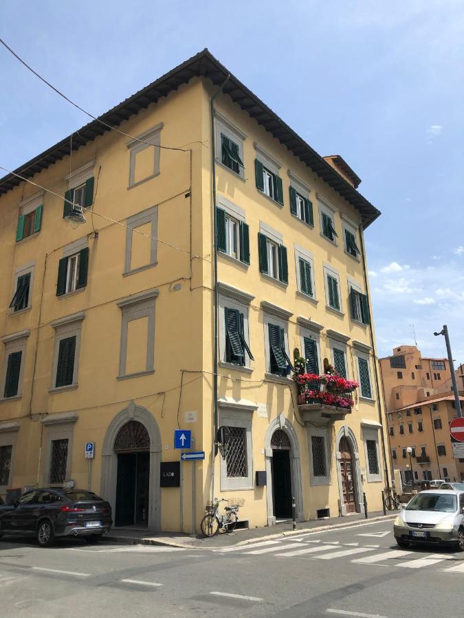 Renovated Apartment With 3 Bedrooms In An Historic Palazzo Between Port And Old Town 리보르노 외부 사진