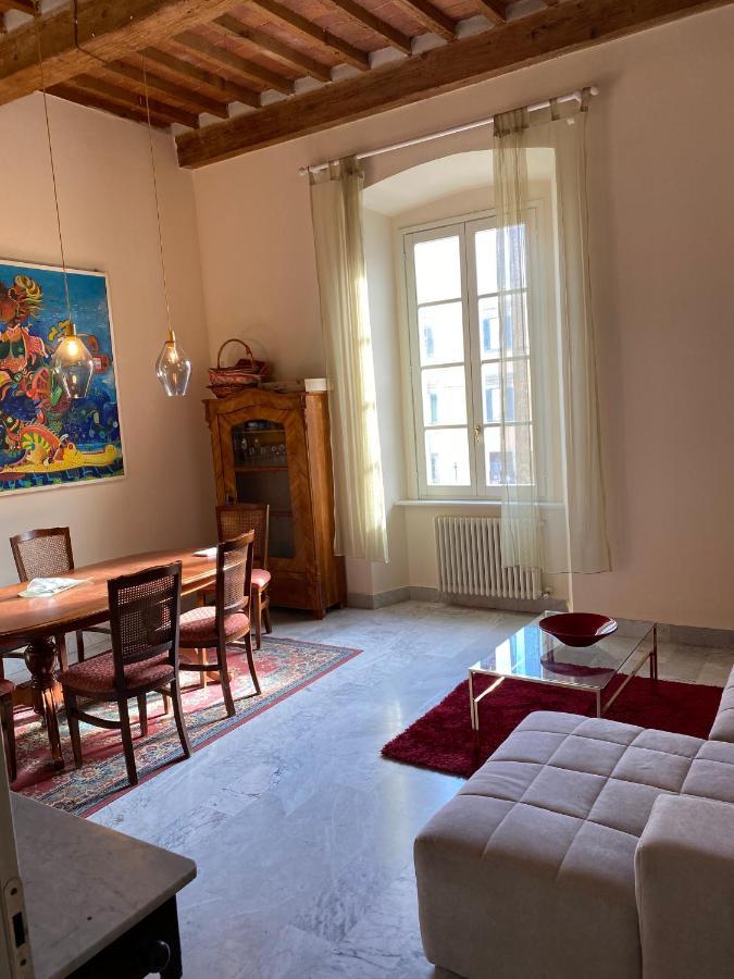 Renovated Apartment With 3 Bedrooms In An Historic Palazzo Between Port And Old Town 리보르노 외부 사진