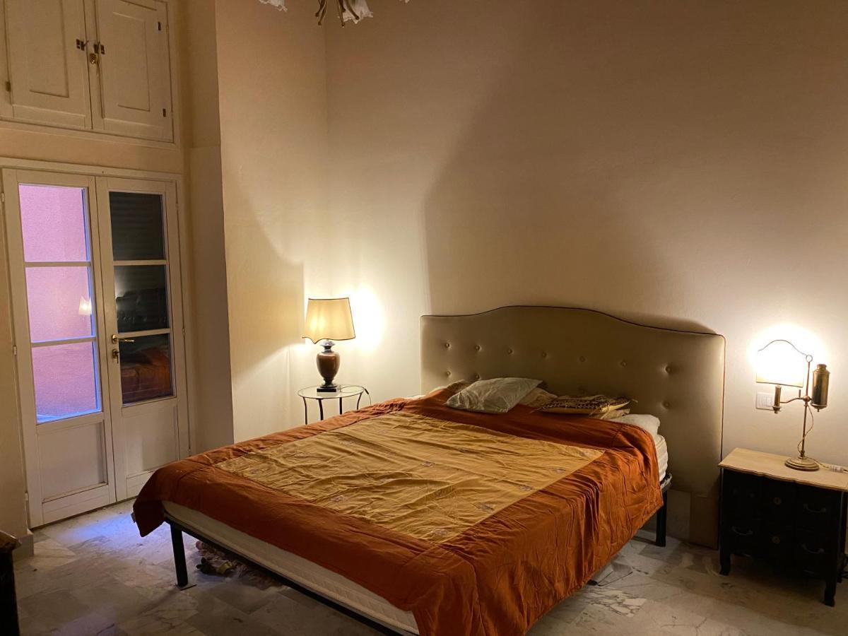 Renovated Apartment With 3 Bedrooms In An Historic Palazzo Between Port And Old Town 리보르노 외부 사진