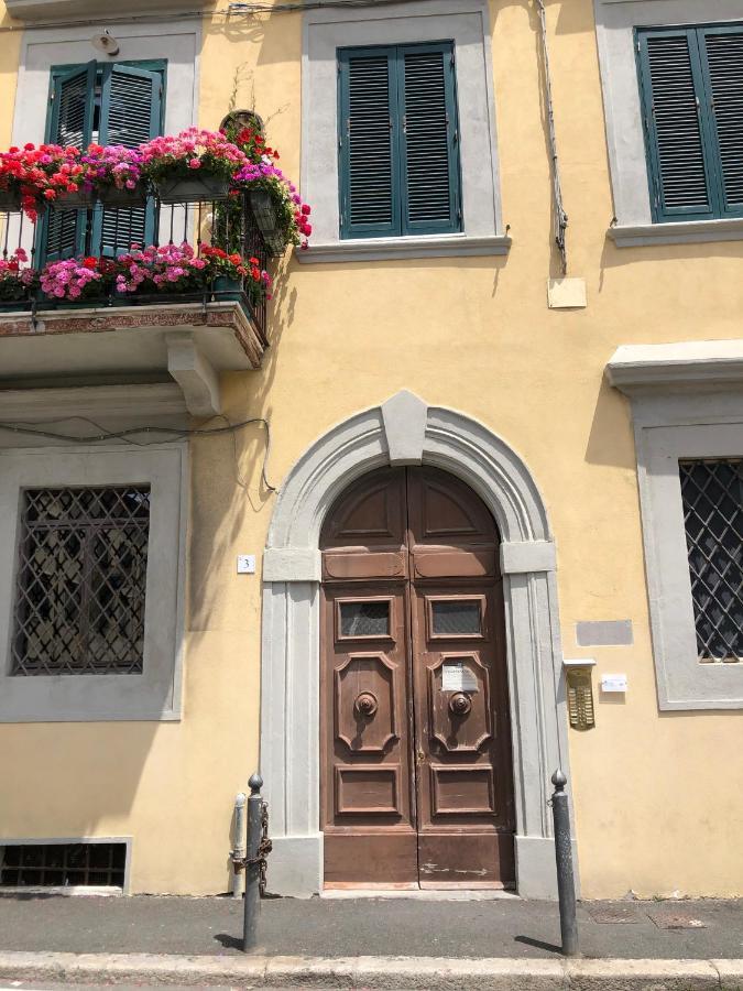 Renovated Apartment With 3 Bedrooms In An Historic Palazzo Between Port And Old Town 리보르노 외부 사진