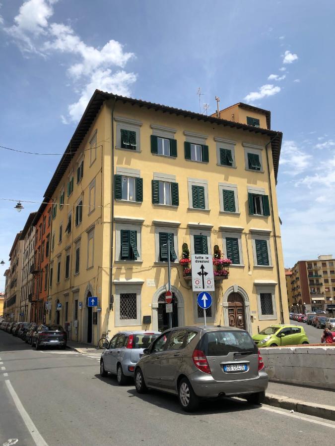 Renovated Apartment With 3 Bedrooms In An Historic Palazzo Between Port And Old Town 리보르노 외부 사진