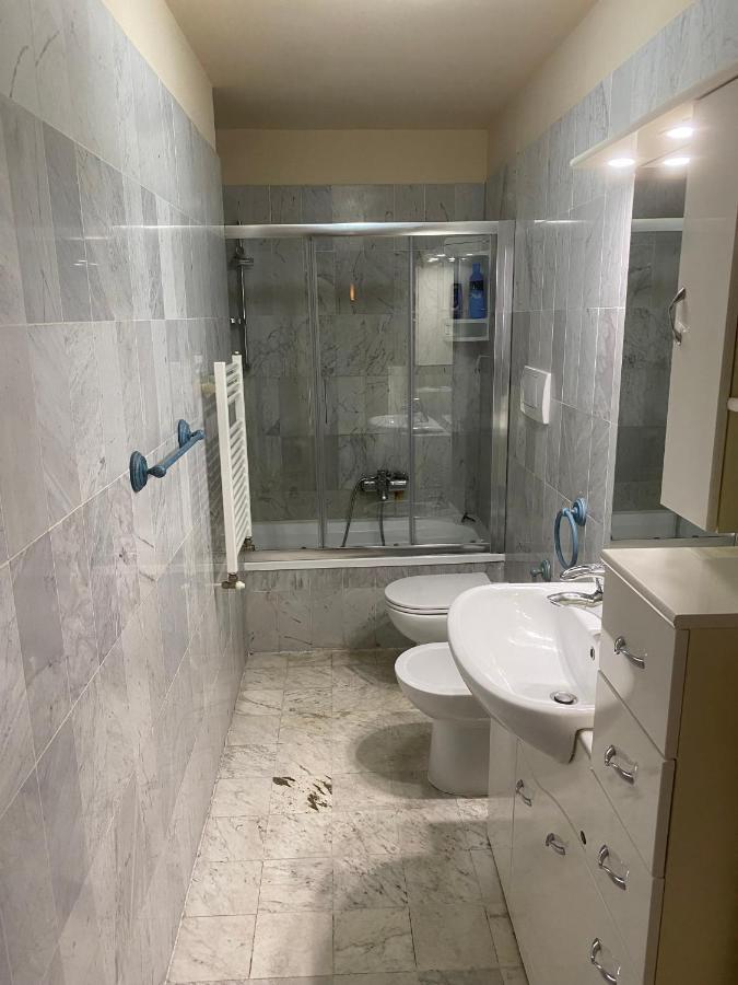 Renovated Apartment With 3 Bedrooms In An Historic Palazzo Between Port And Old Town 리보르노 외부 사진