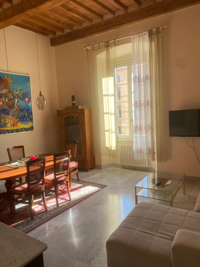Renovated Apartment With 3 Bedrooms In An Historic Palazzo Between Port And Old Town 리보르노 외부 사진