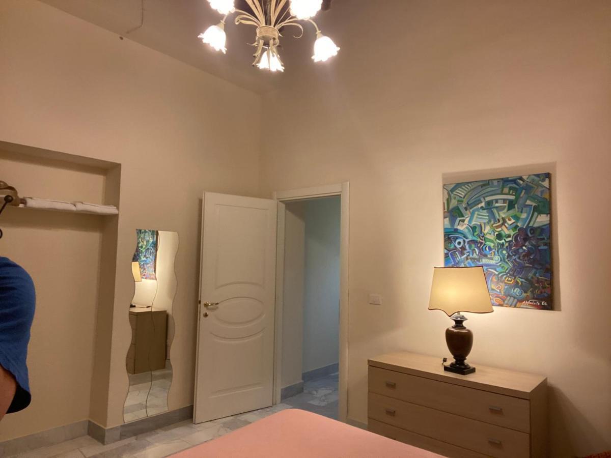 Renovated Apartment With 3 Bedrooms In An Historic Palazzo Between Port And Old Town 리보르노 외부 사진
