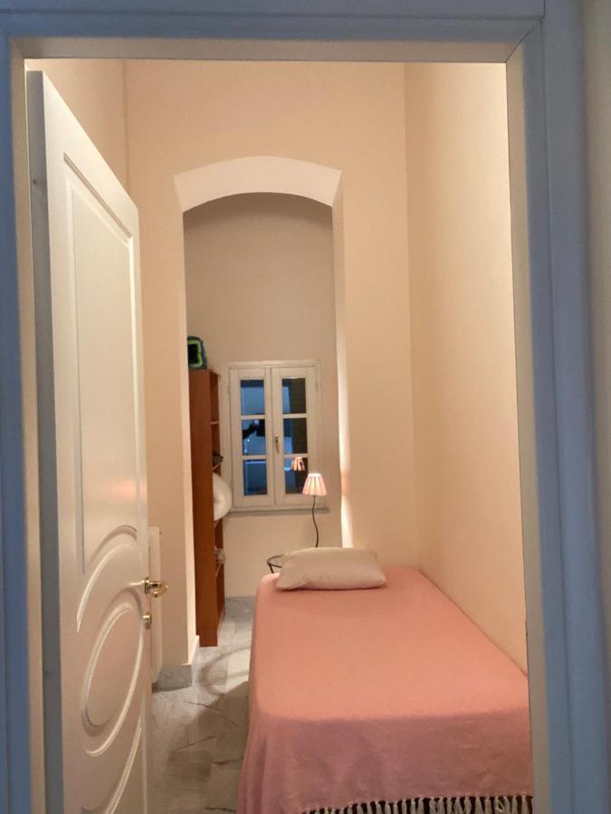 Renovated Apartment With 3 Bedrooms In An Historic Palazzo Between Port And Old Town 리보르노 외부 사진
