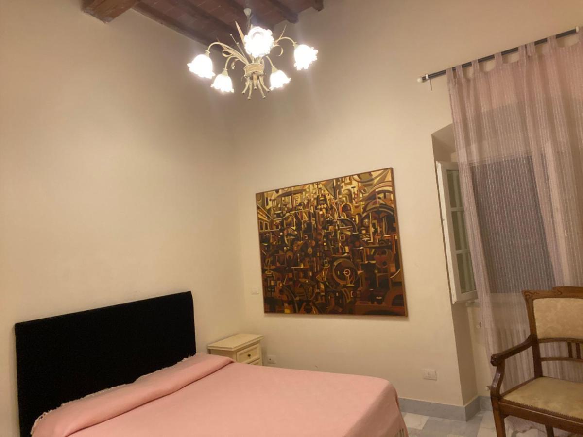 Renovated Apartment With 3 Bedrooms In An Historic Palazzo Between Port And Old Town 리보르노 외부 사진