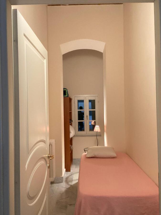 Renovated Apartment With 3 Bedrooms In An Historic Palazzo Between Port And Old Town 리보르노 외부 사진